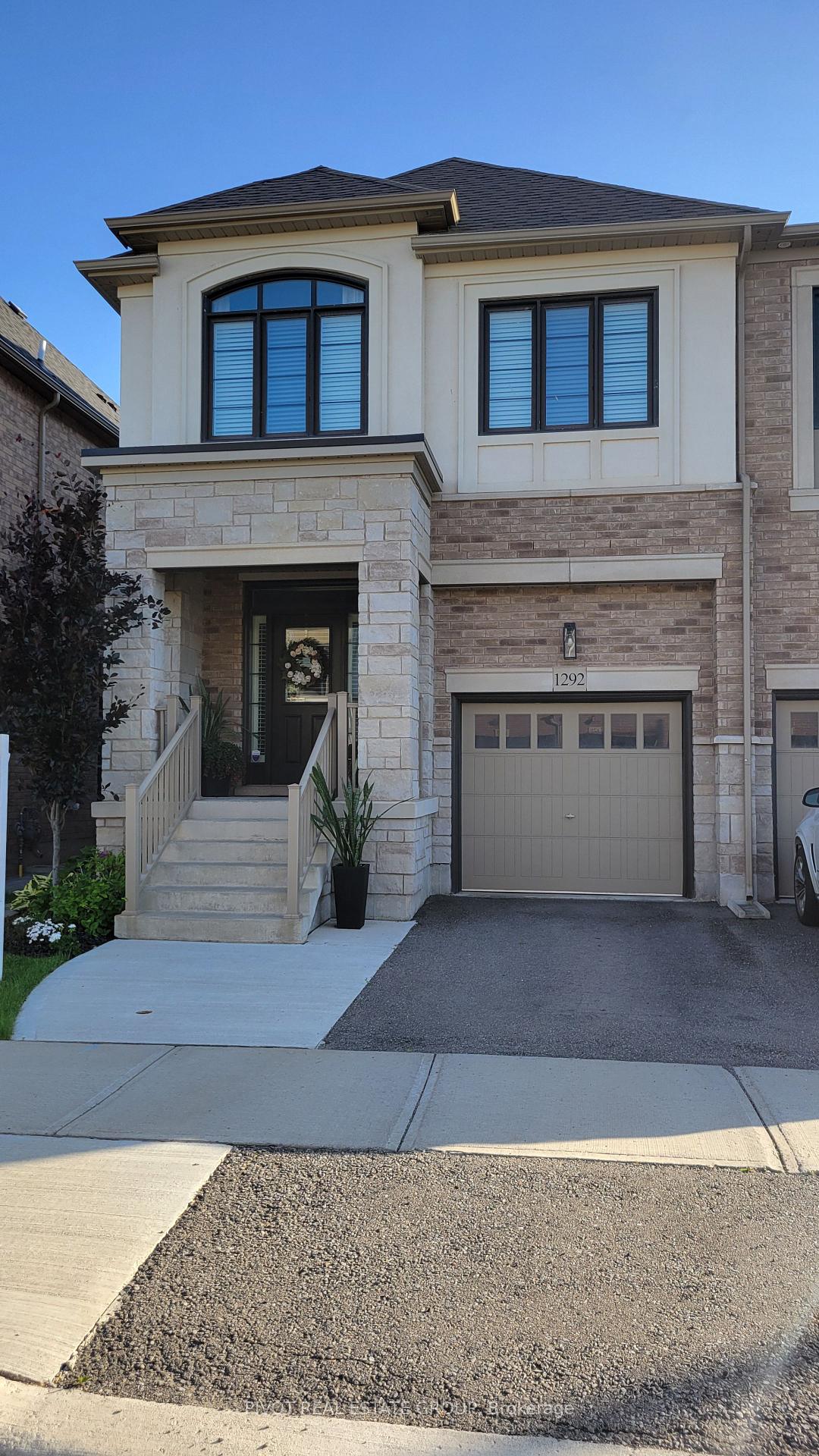 Front of 1292 Clarriage Court