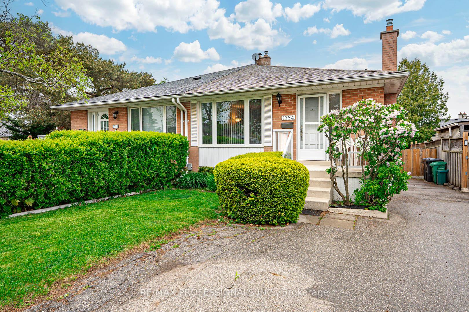 Front of 1784 Sandgate Crescent