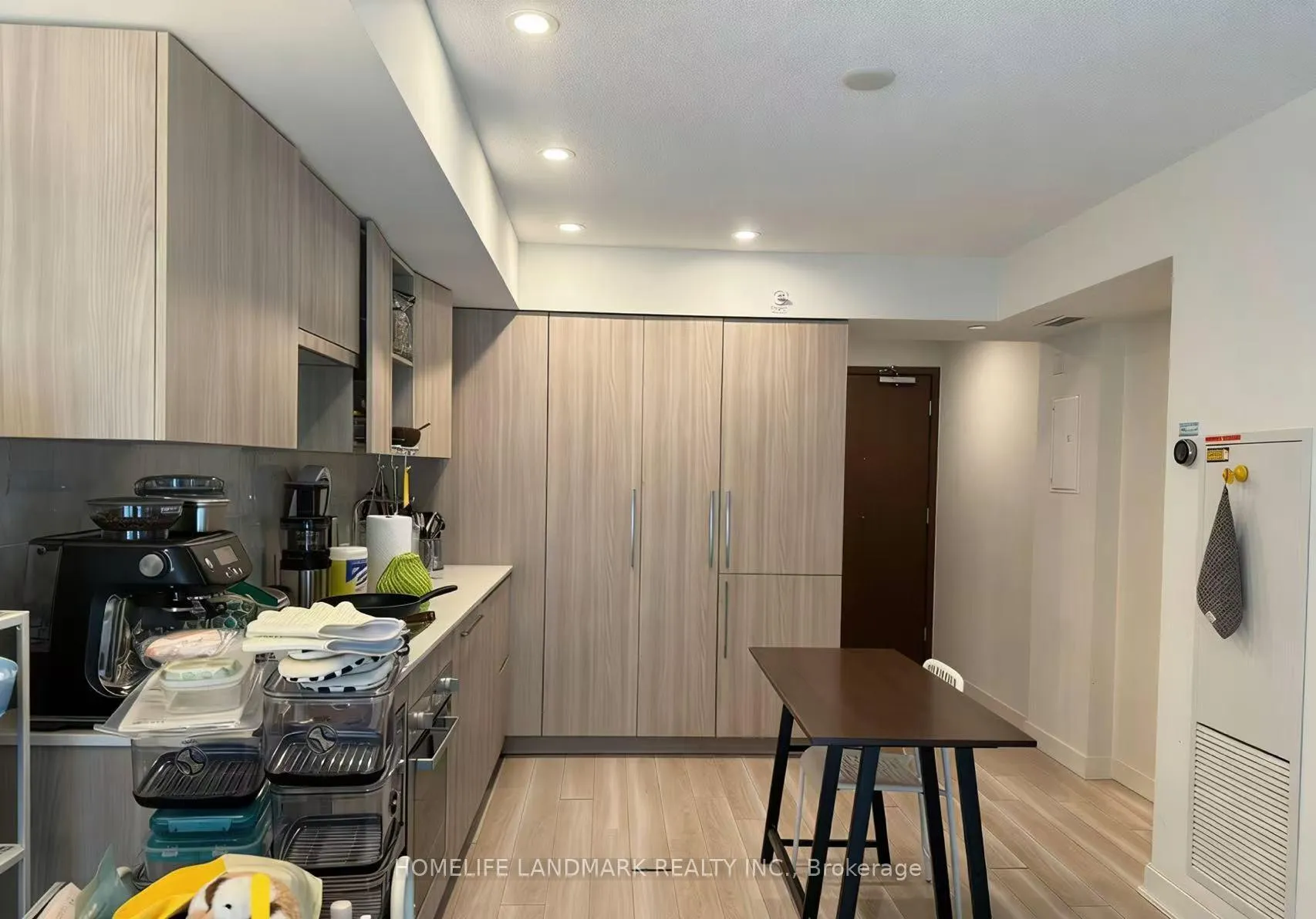 Photo 9 of Unit 801, 19 Bathurst Street, Toronto, Waterfront Communities — HOMEH