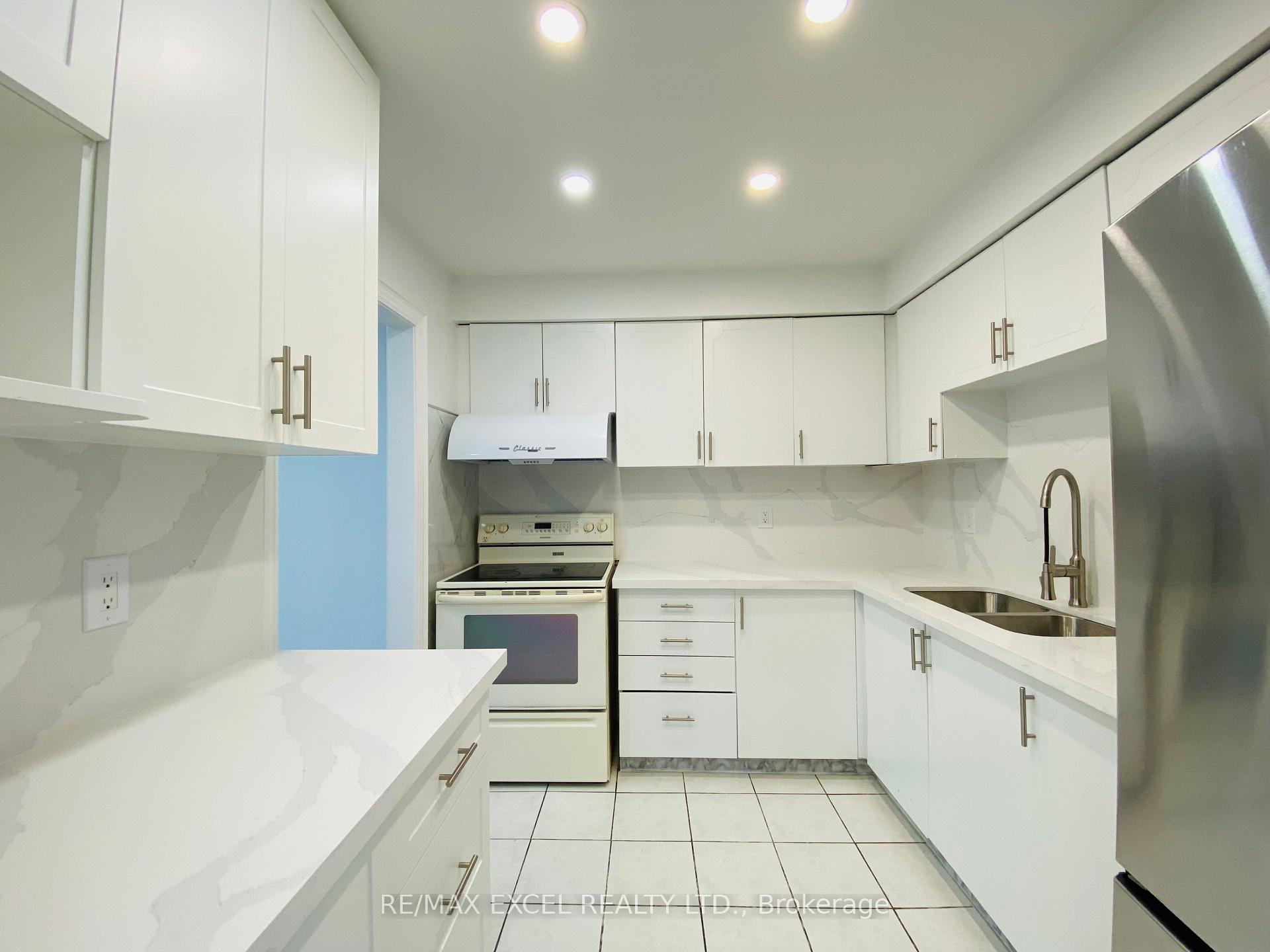 Photo 4 of 33 Sorrell Crescent, Markham, Milliken Mills East — HOMEH