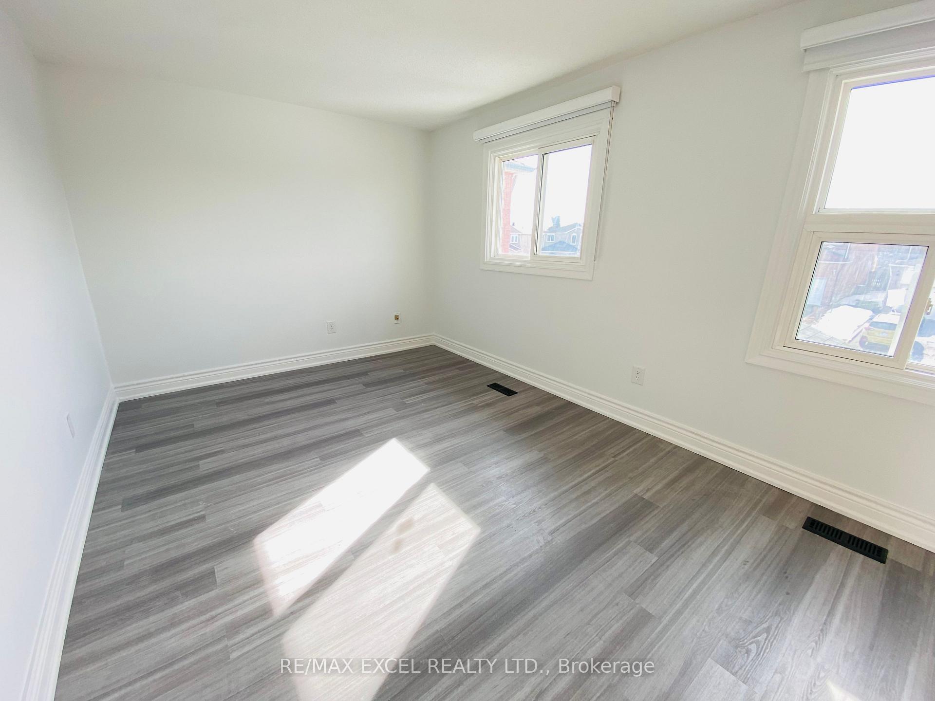 Photo 9 of 33 Sorrell Crescent, Markham, Milliken Mills East — HOMEH