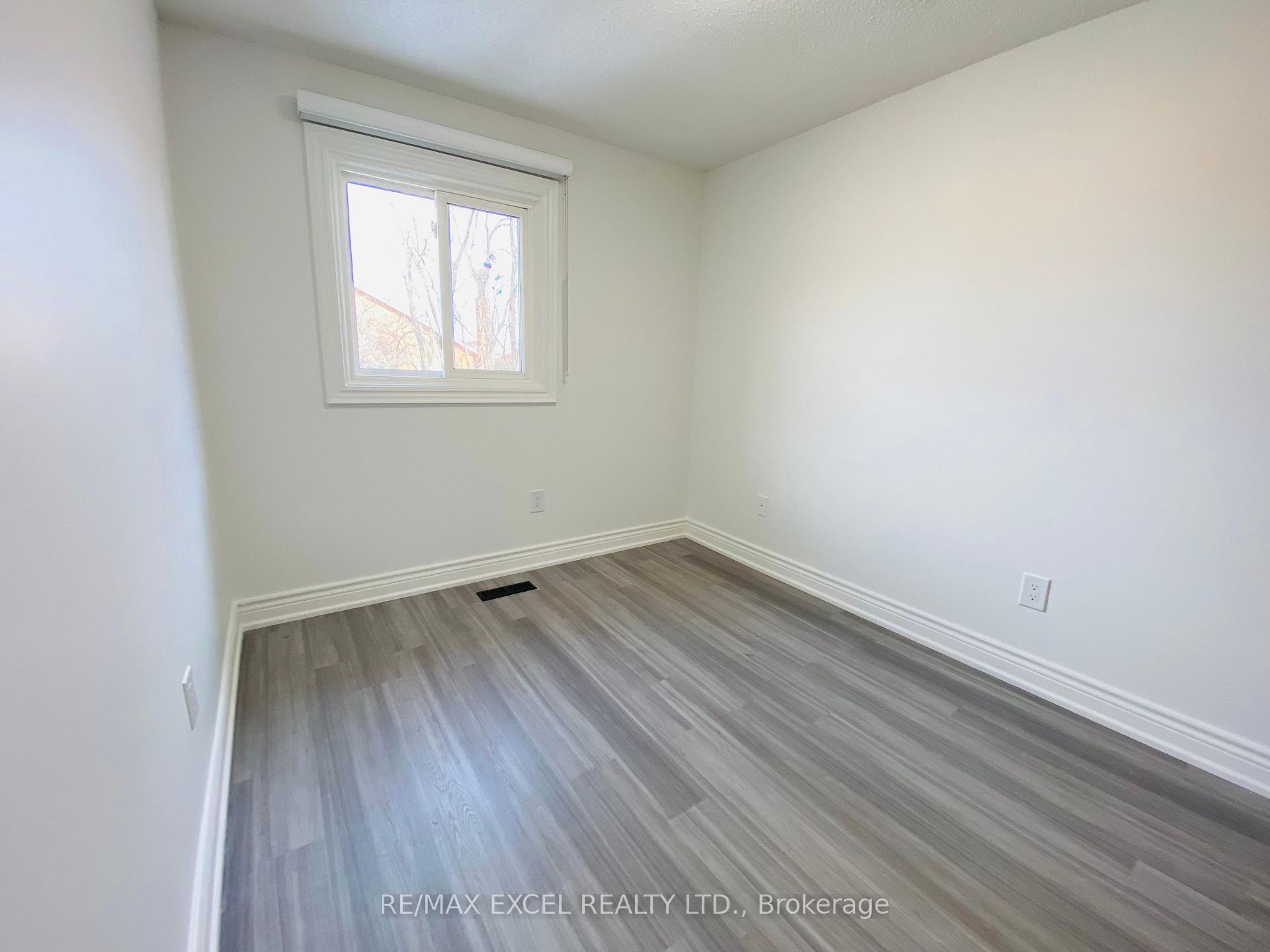 Photo 10 of 33 Sorrell Crescent, Markham, Milliken Mills East — HOMEH