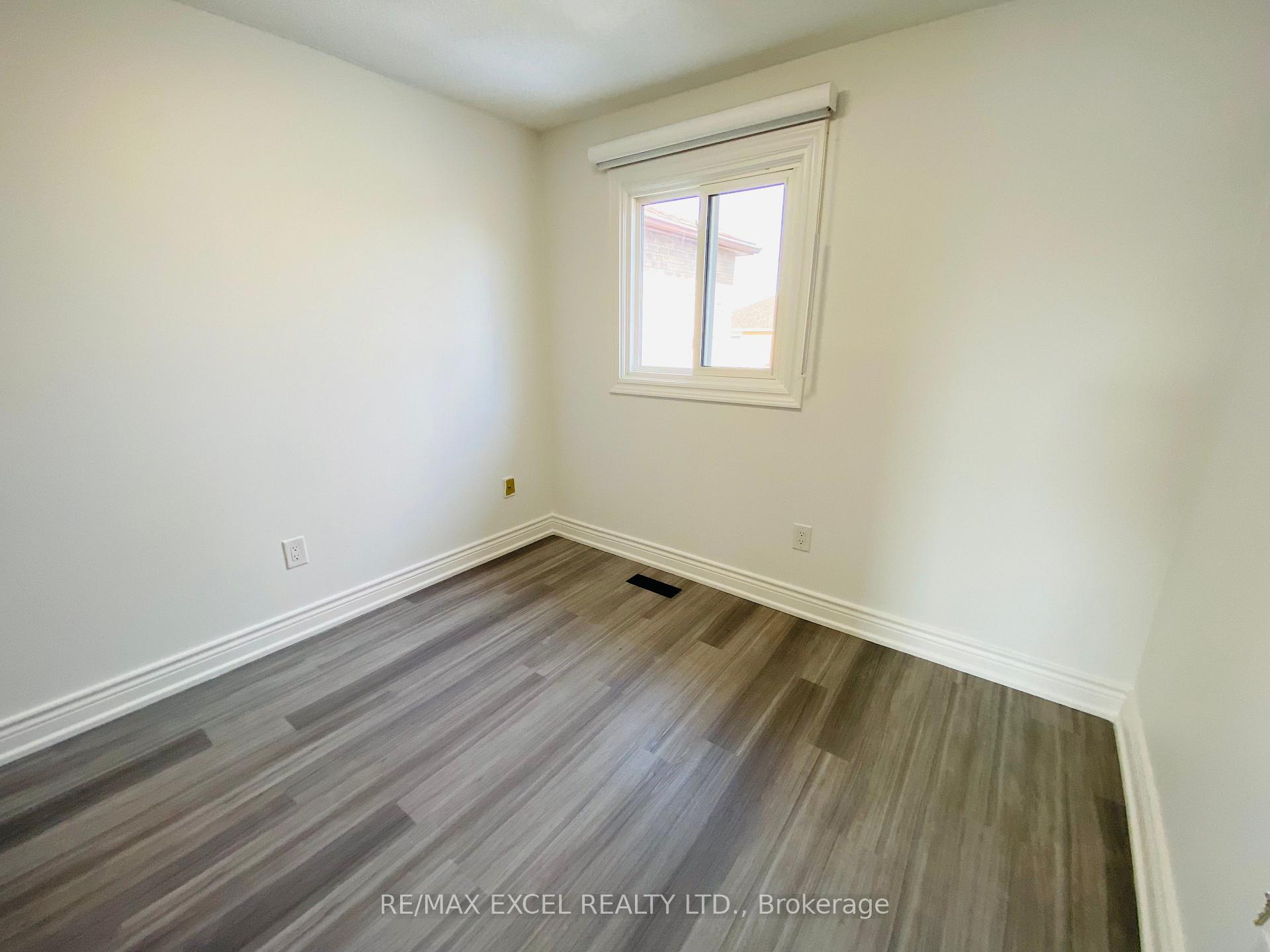 Photo 11 of 33 Sorrell Crescent, Markham, Milliken Mills East — HOMEH