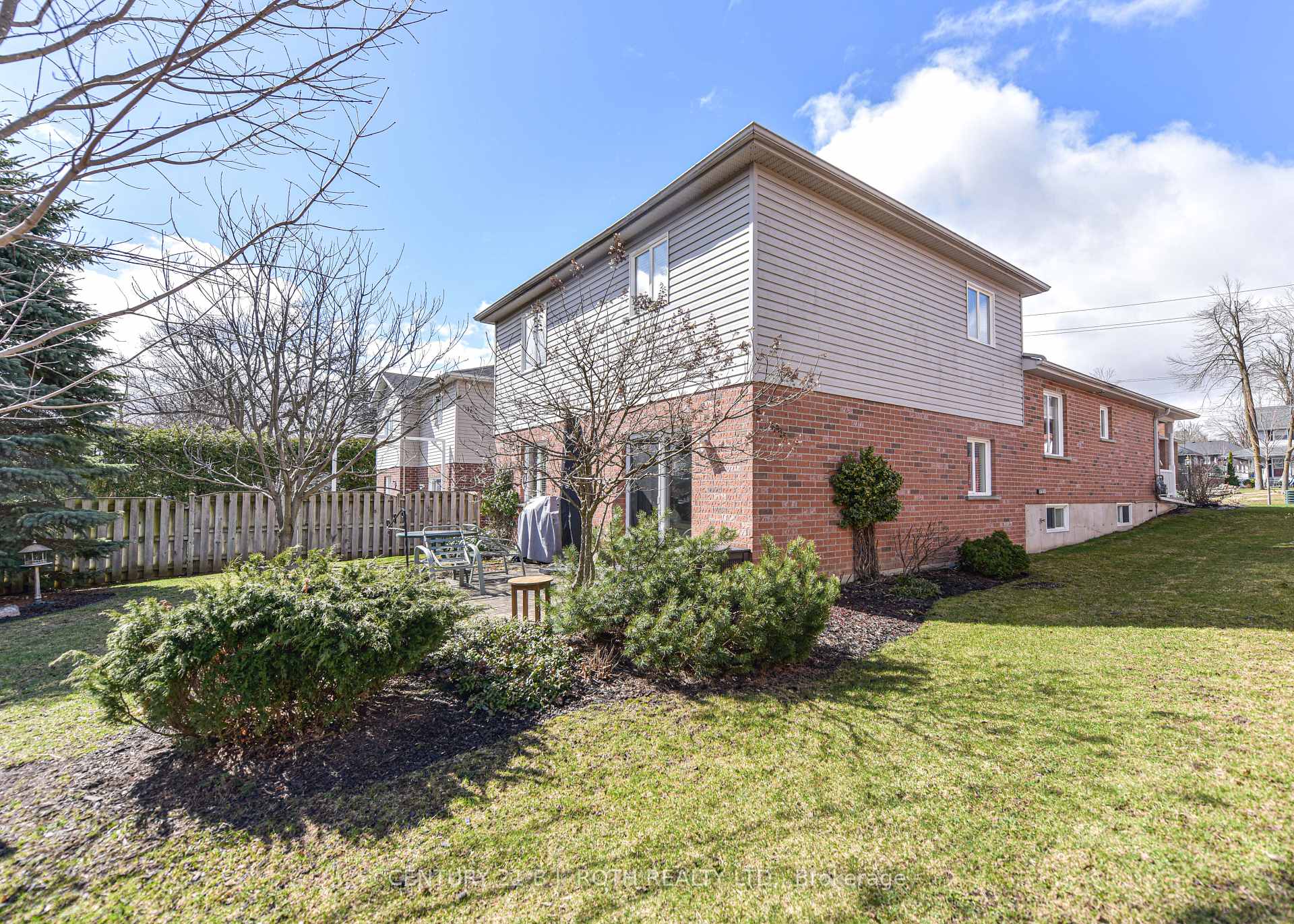 Photo 3 of 60 Woodside Drive, Orillia — HOMEH