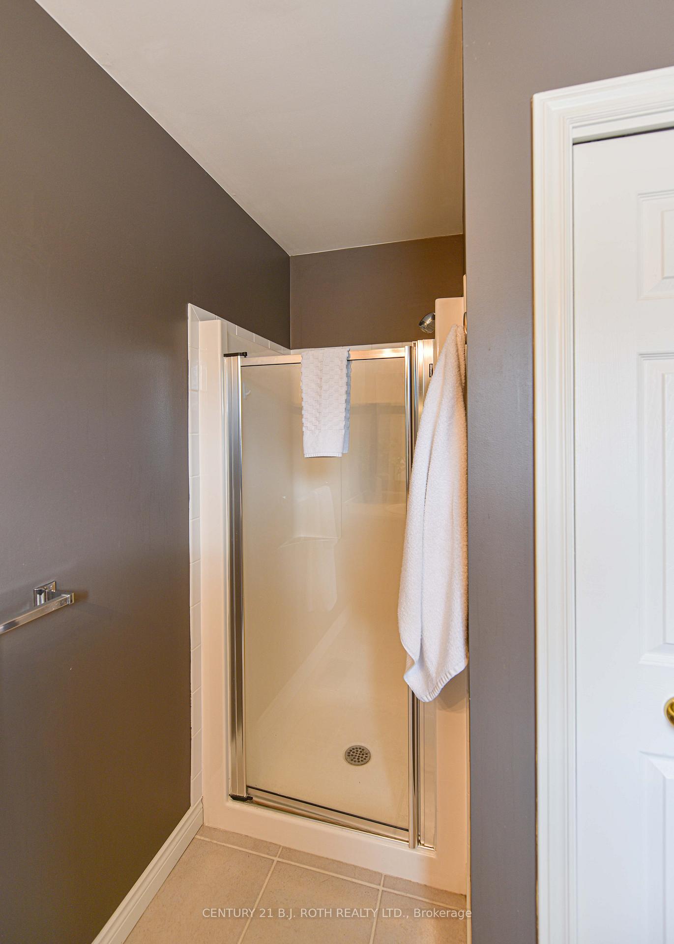 Photo 16 of 60 Woodside Drive, Orillia — HOMEH