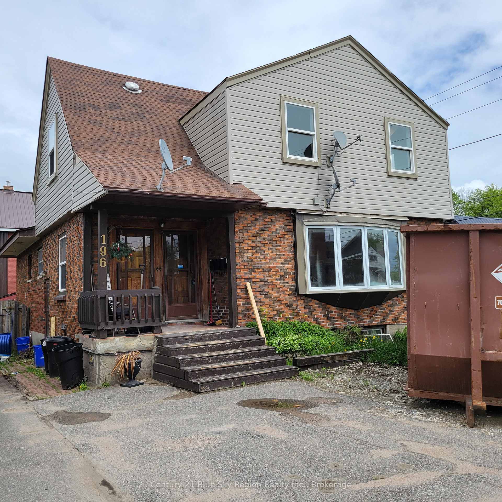 Front of 196 Second Avenue E
