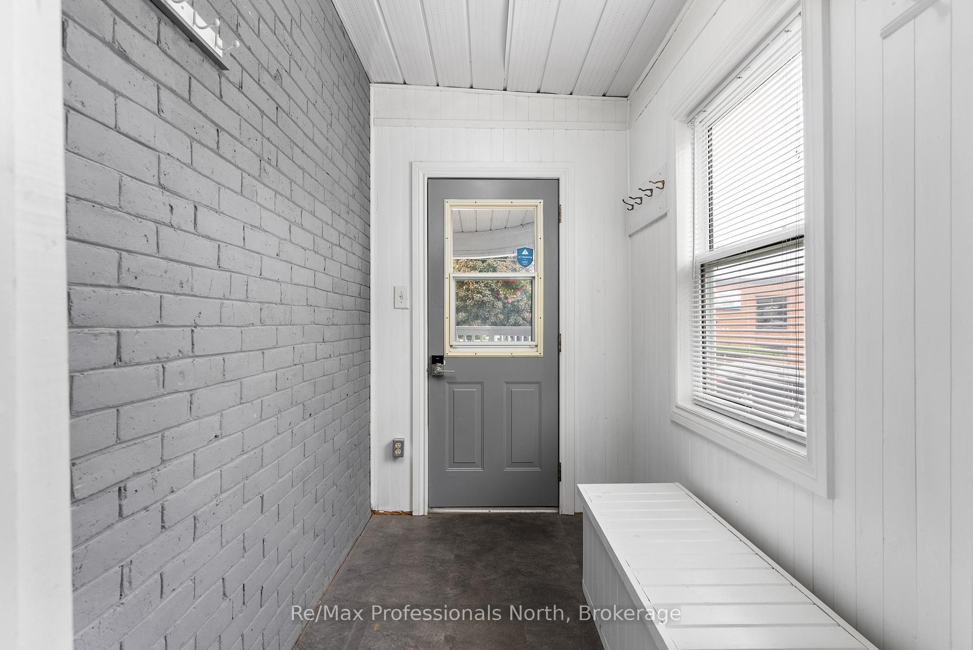 Photo 7 of 73 Coldwater Street E, Orillia — HOMEH