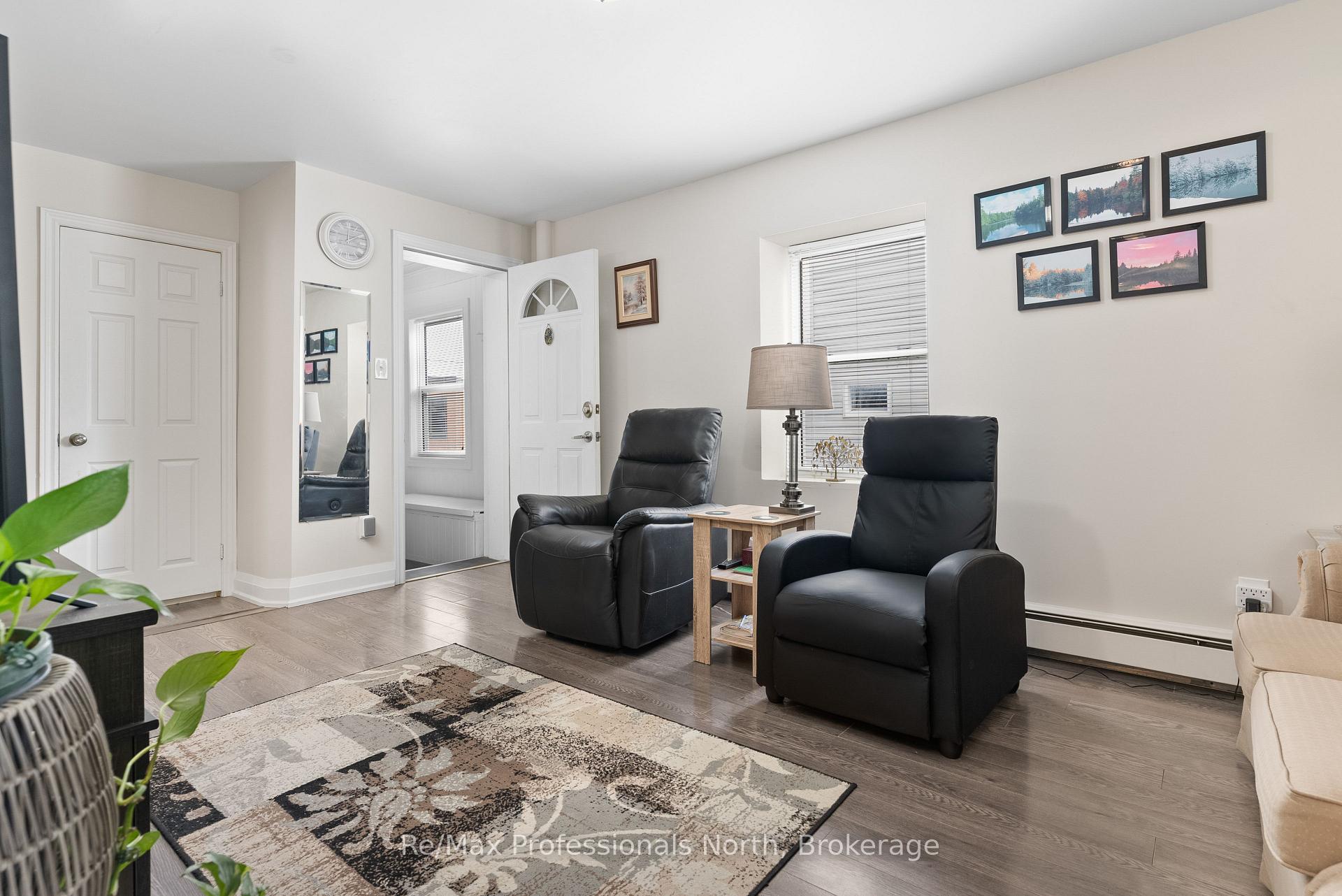 Photo 8 of 73 Coldwater Street E, Orillia — HOMEH
