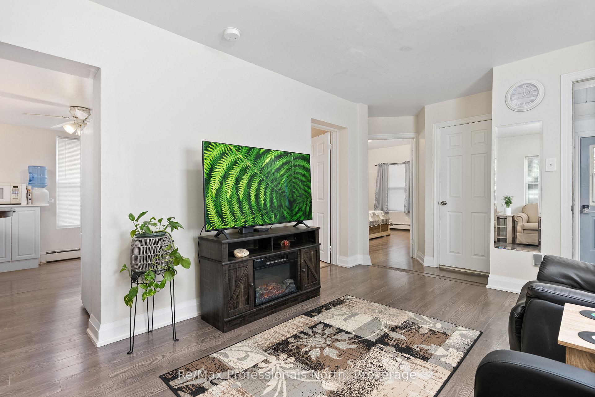 Photo 9 of 73 Coldwater Street E, Orillia — HOMEH