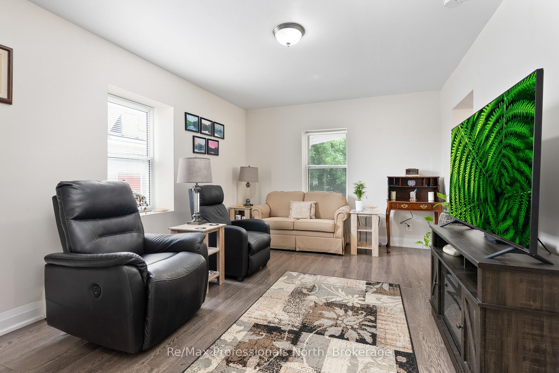 Photo 10 of 73 Coldwater Street E, Orillia — HOMEH