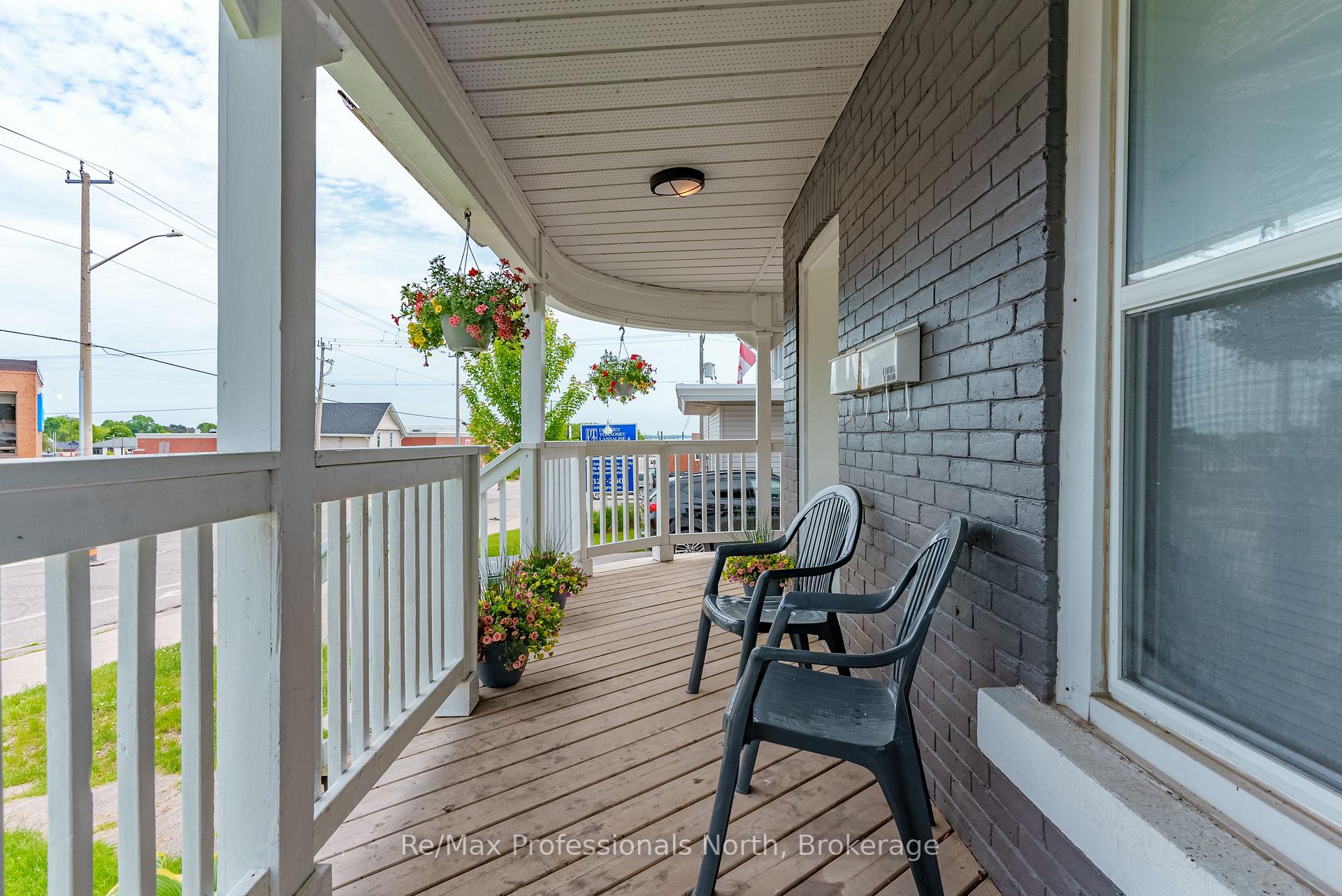 Photo 24 of 73 Coldwater Street E, Orillia — HOMEH