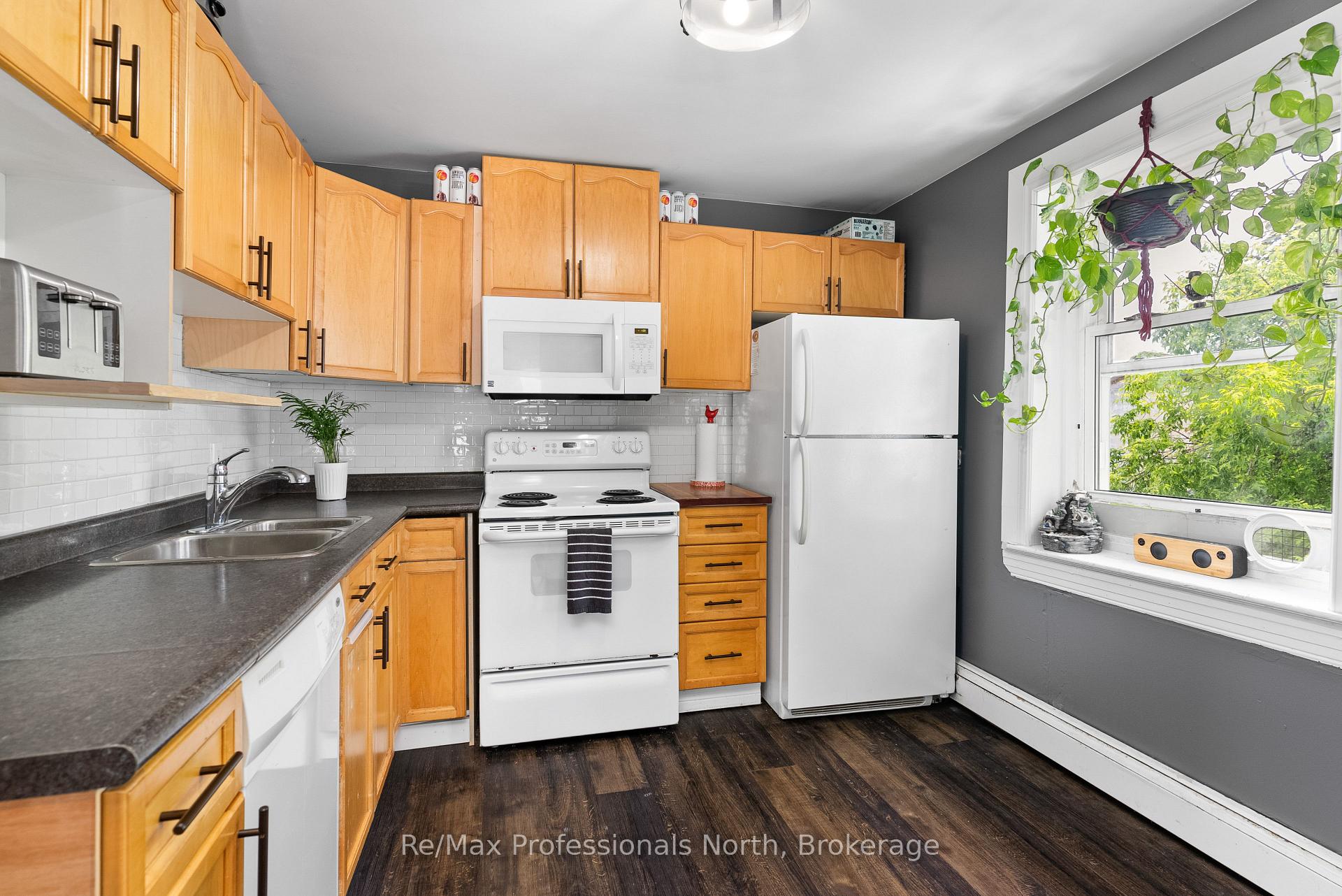 Photo 30 of 73 Coldwater Street E, Orillia — HOMEH