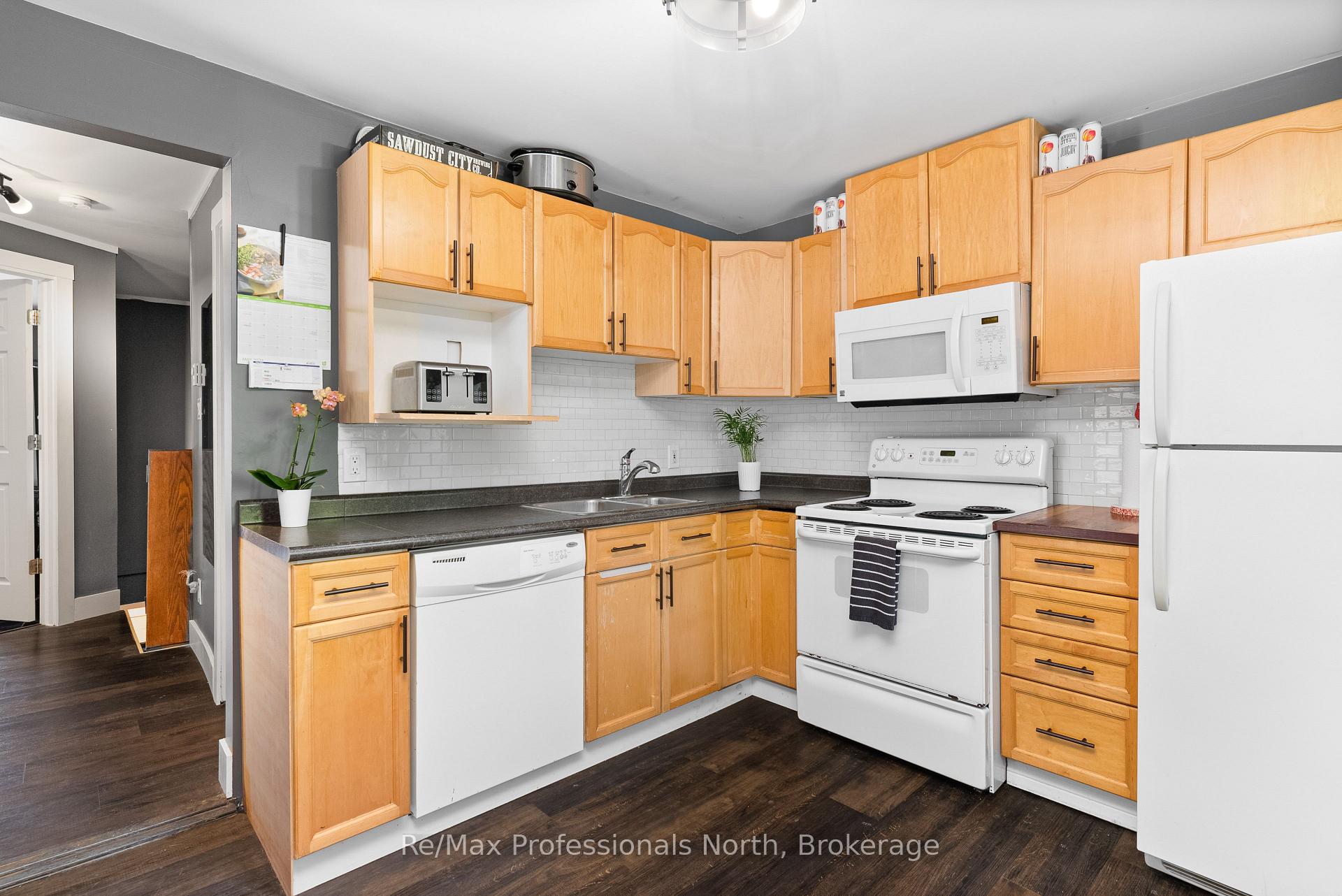 Photo 31 of 73 Coldwater Street E, Orillia — HOMEH