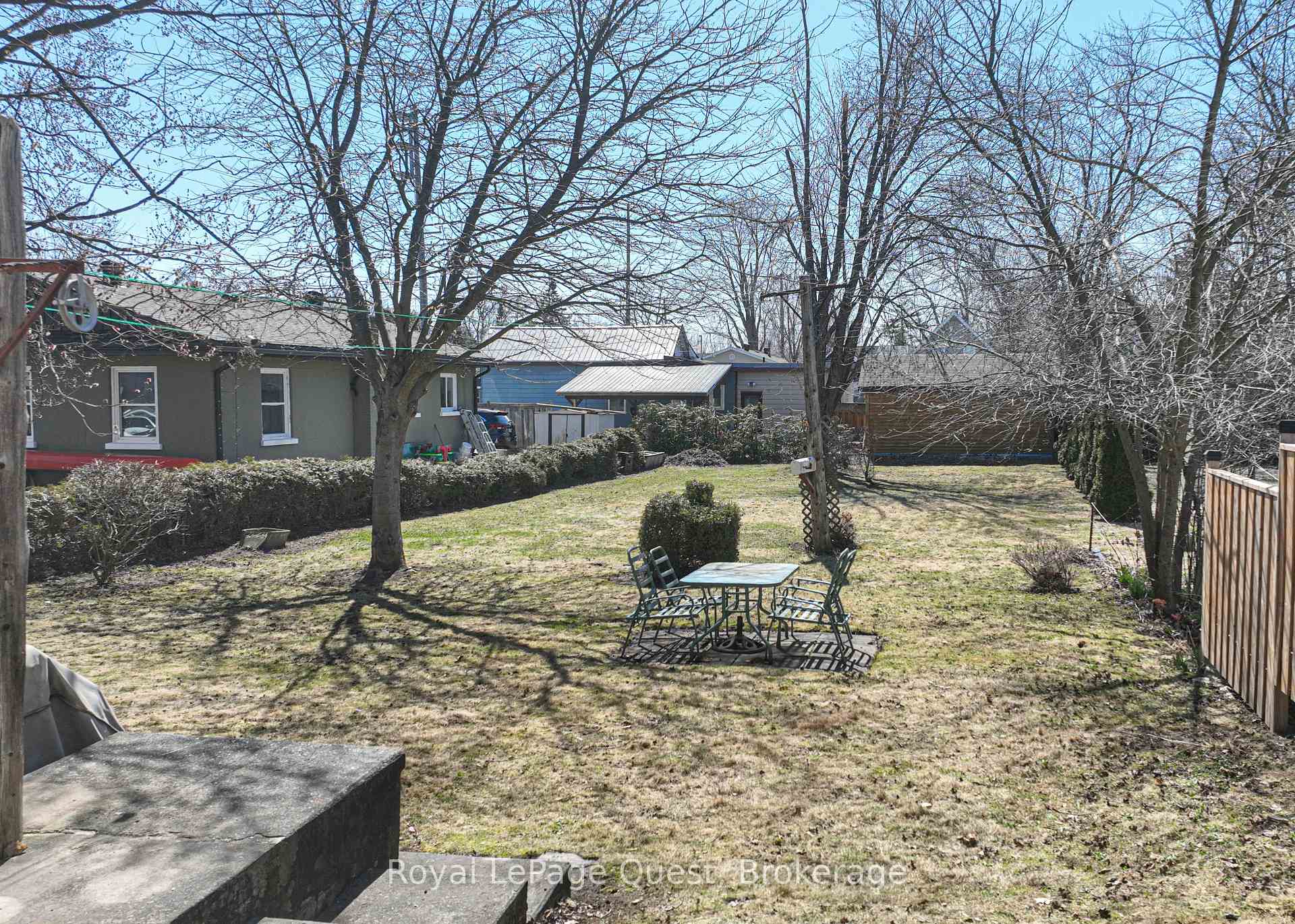 Photo 2 of 333 Moffat Street, Orillia — HOMEH