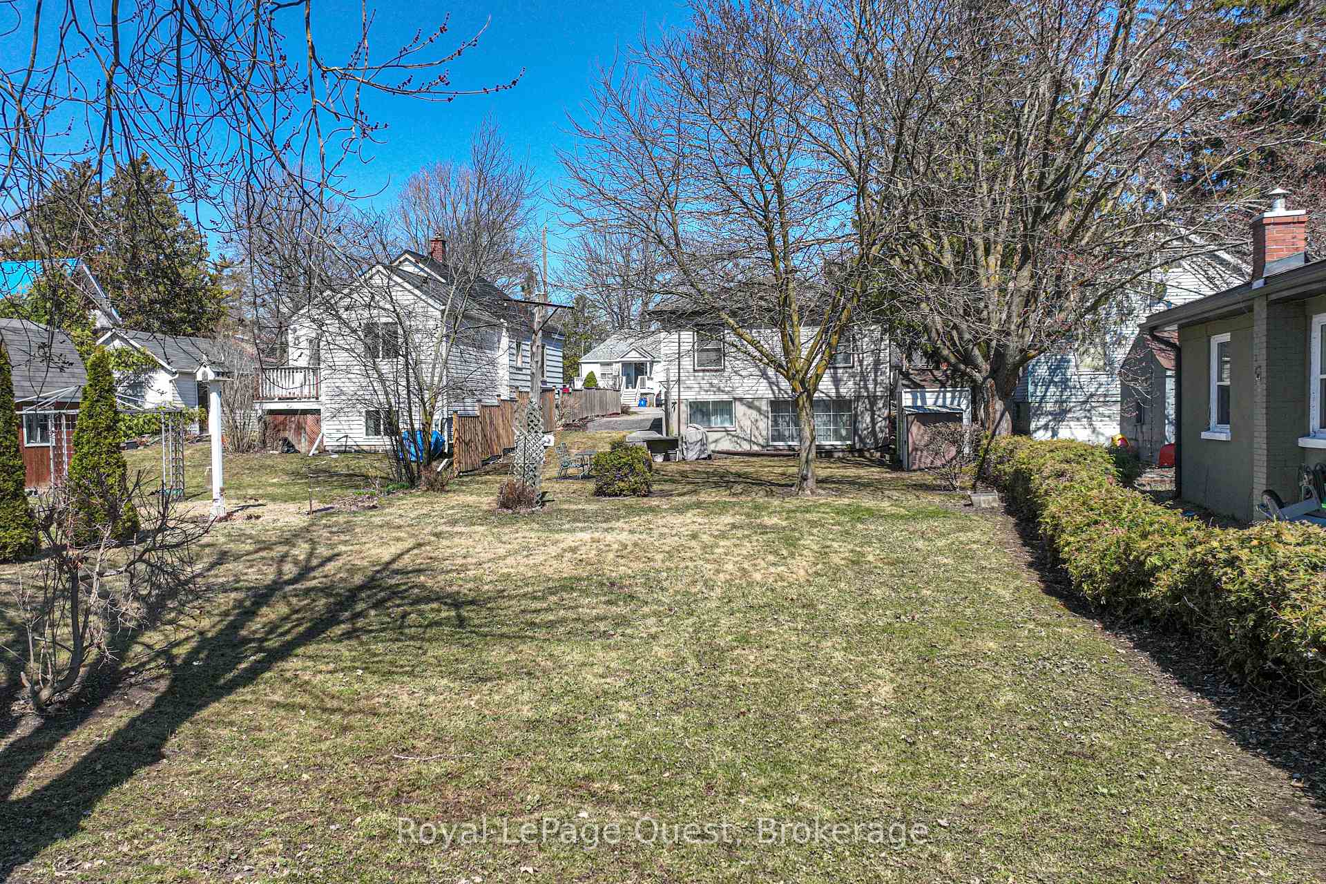 Photo 4 of 333 Moffat Street, Orillia — HOMEH