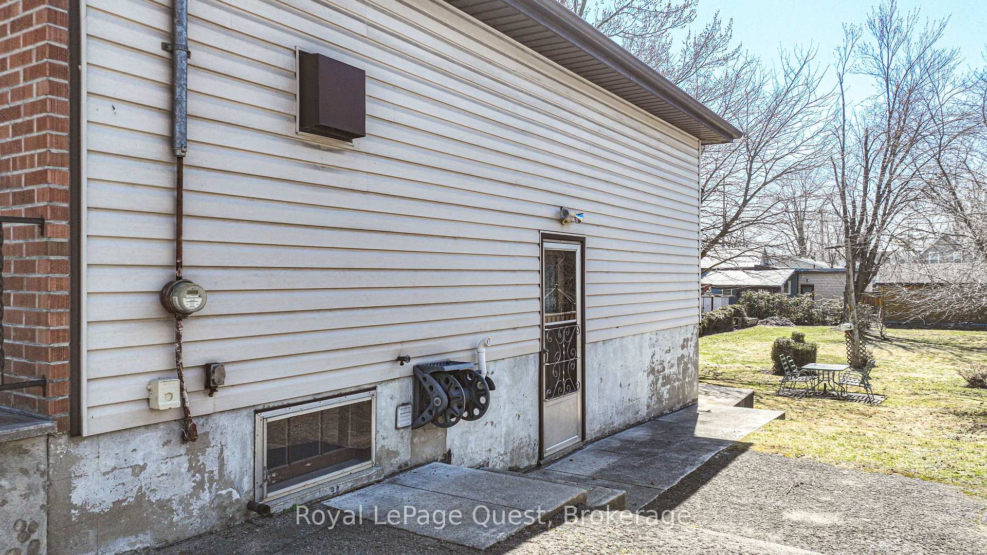 Photo 6 of 333 Moffat Street, Orillia — HOMEH