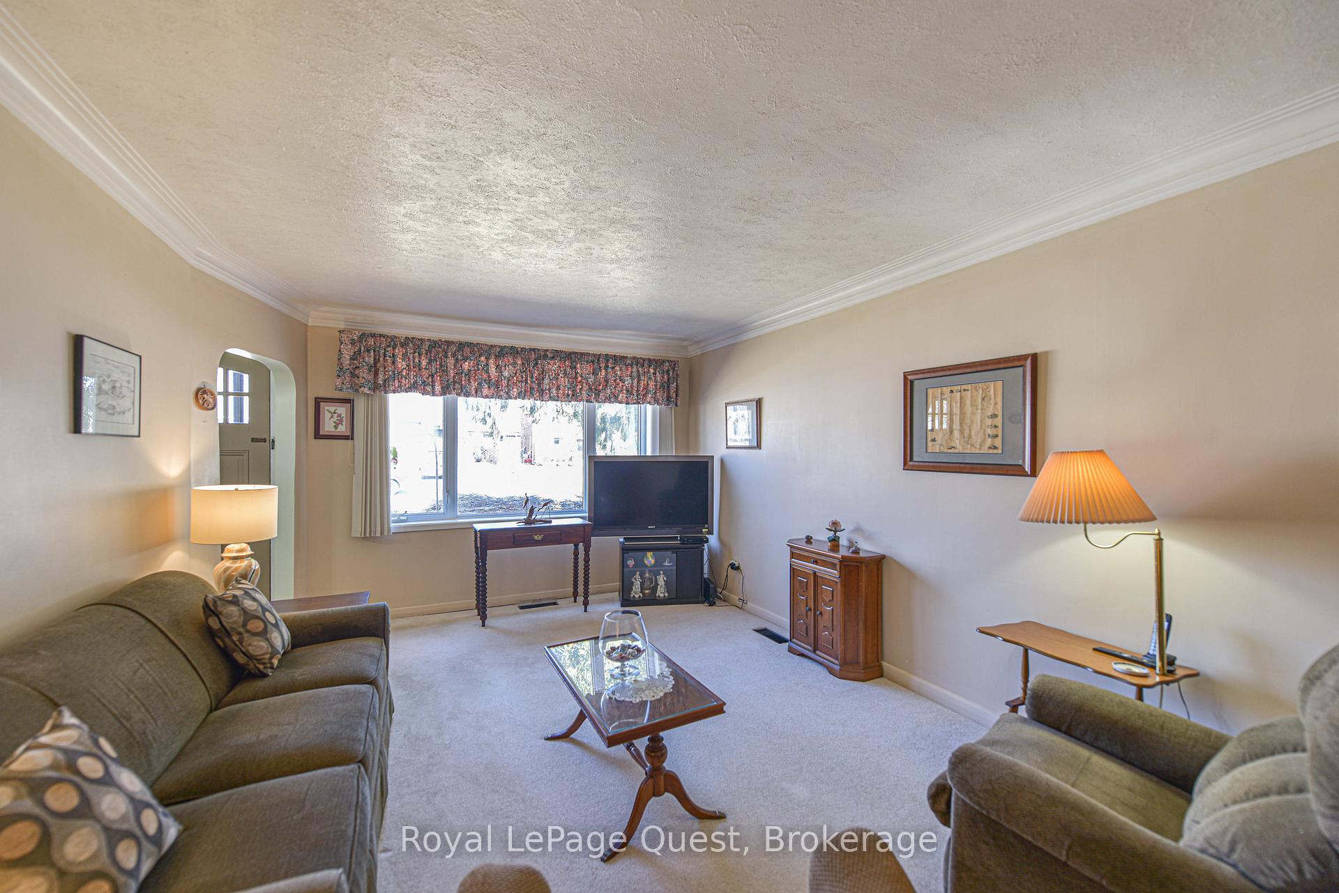 Photo 11 of 333 Moffat Street, Orillia — HOMEH