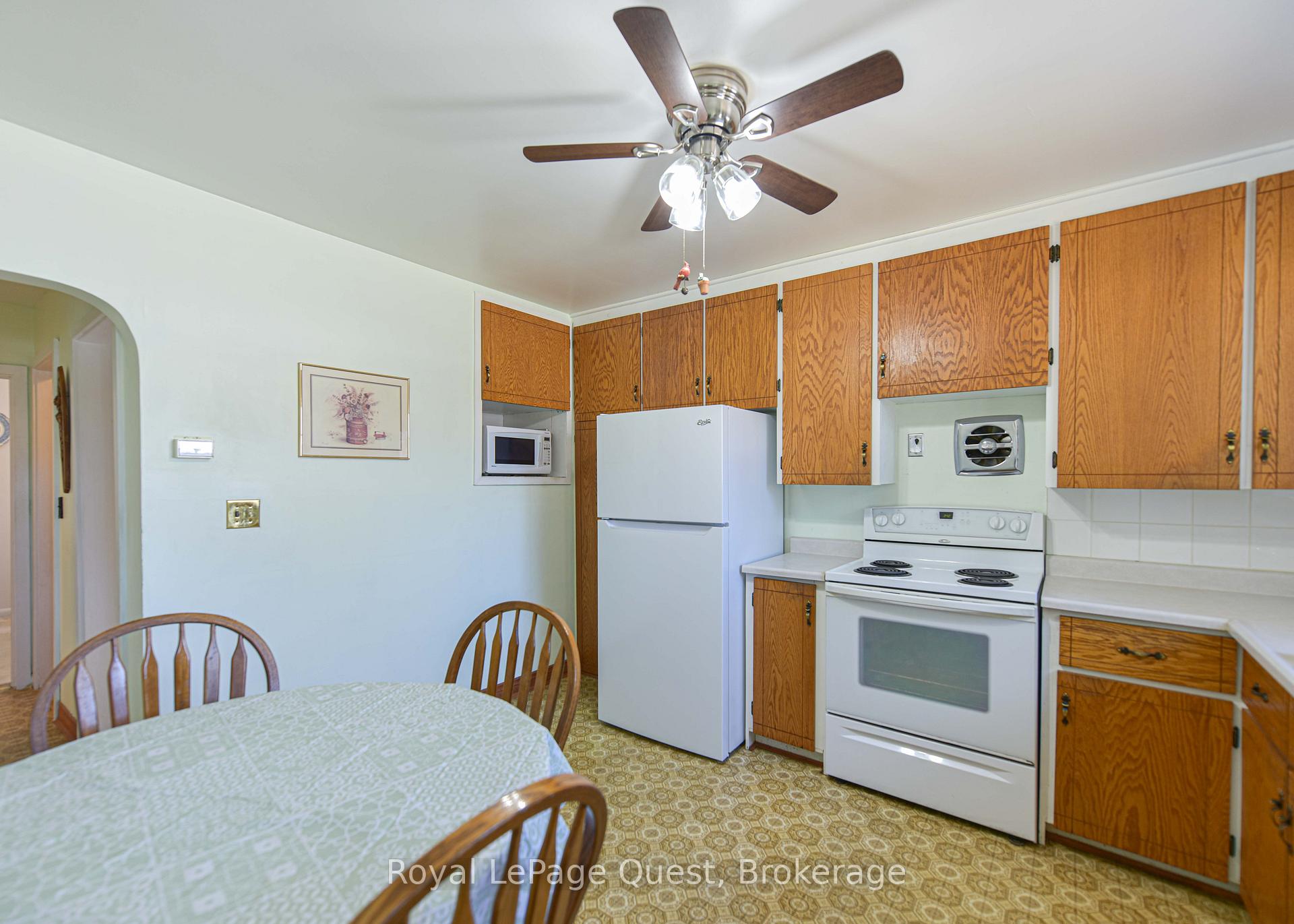 Photo 12 of 333 Moffat Street, Orillia — HOMEH