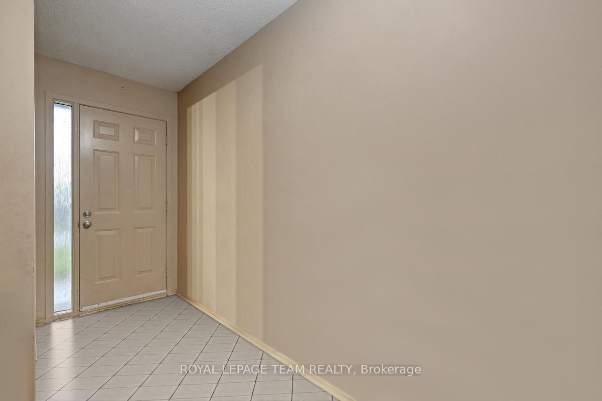 Photo 2 of 613 Latour Crescent, Ottawa, Fallingbrook/Gardenway South — HOMEH