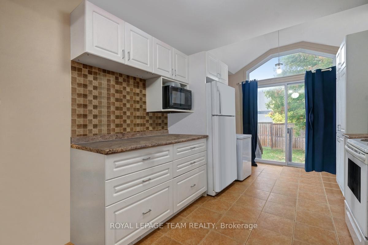 Photo 6 of 613 Latour Crescent, Ottawa, Fallingbrook/Gardenway South — HOMEH