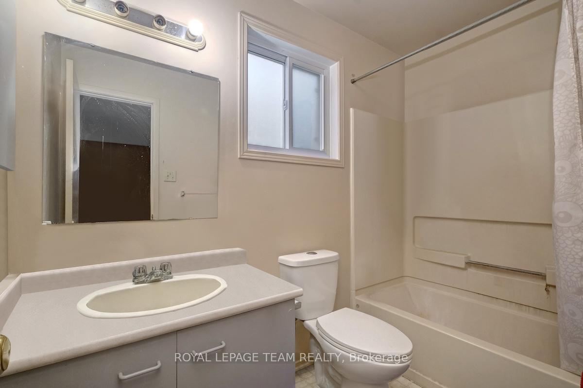 Photo 9 of 613 Latour Crescent, Ottawa, Fallingbrook/Gardenway South — HOMEH