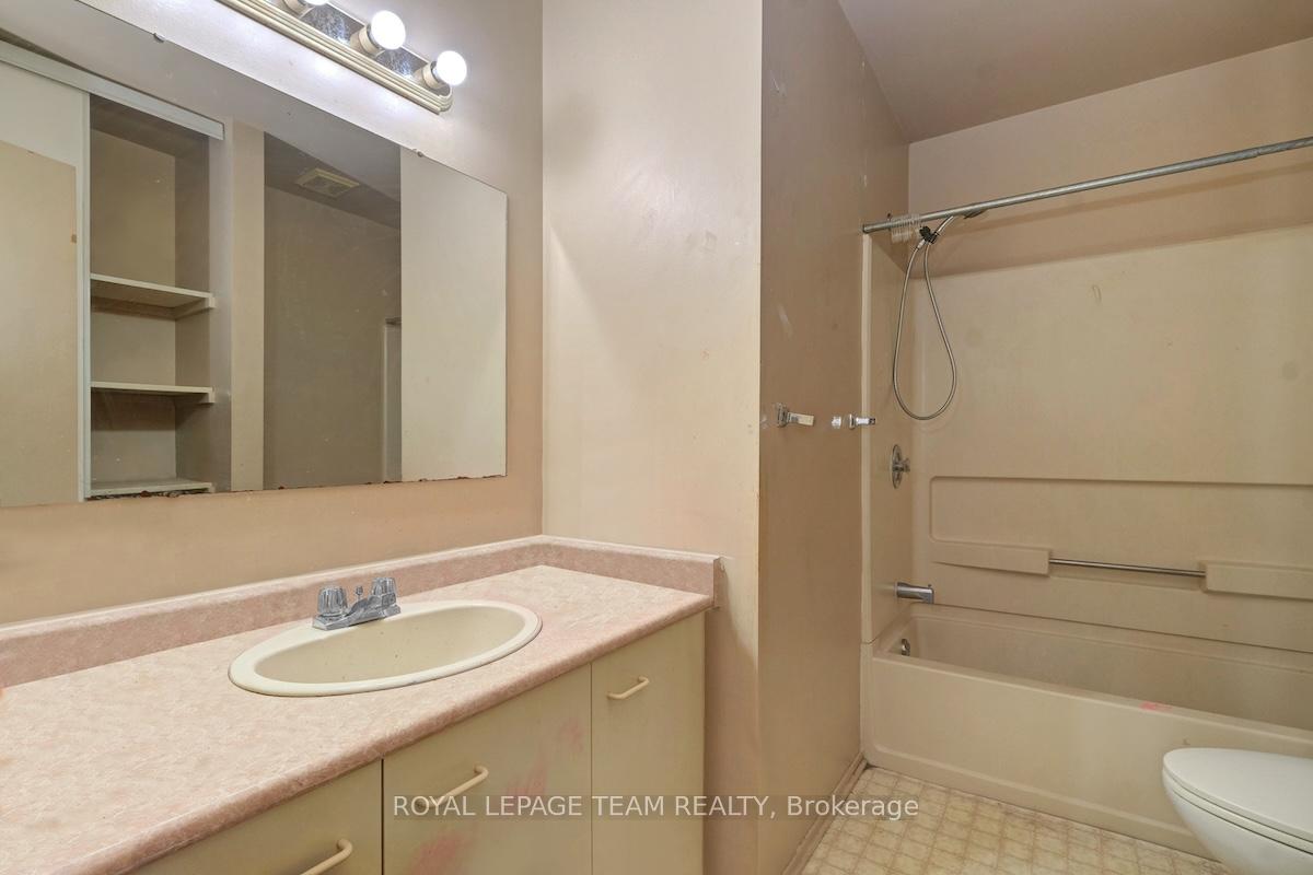 Photo 11 of 613 Latour Crescent, Ottawa, Fallingbrook/Gardenway South — HOMEH