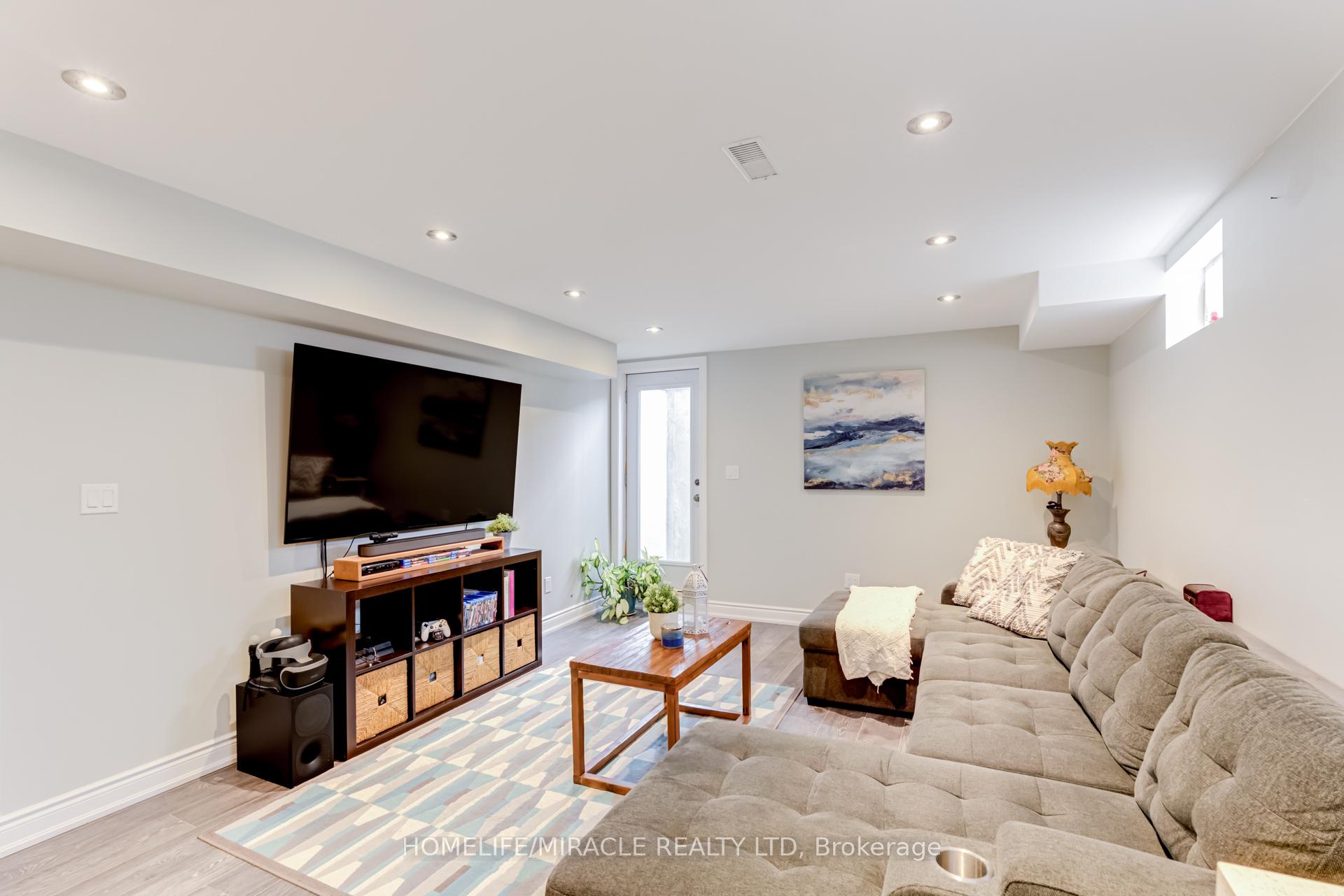 Photo 35 of 54 Hoard Avenue, New Tecumseth, Alliston — HOMEH