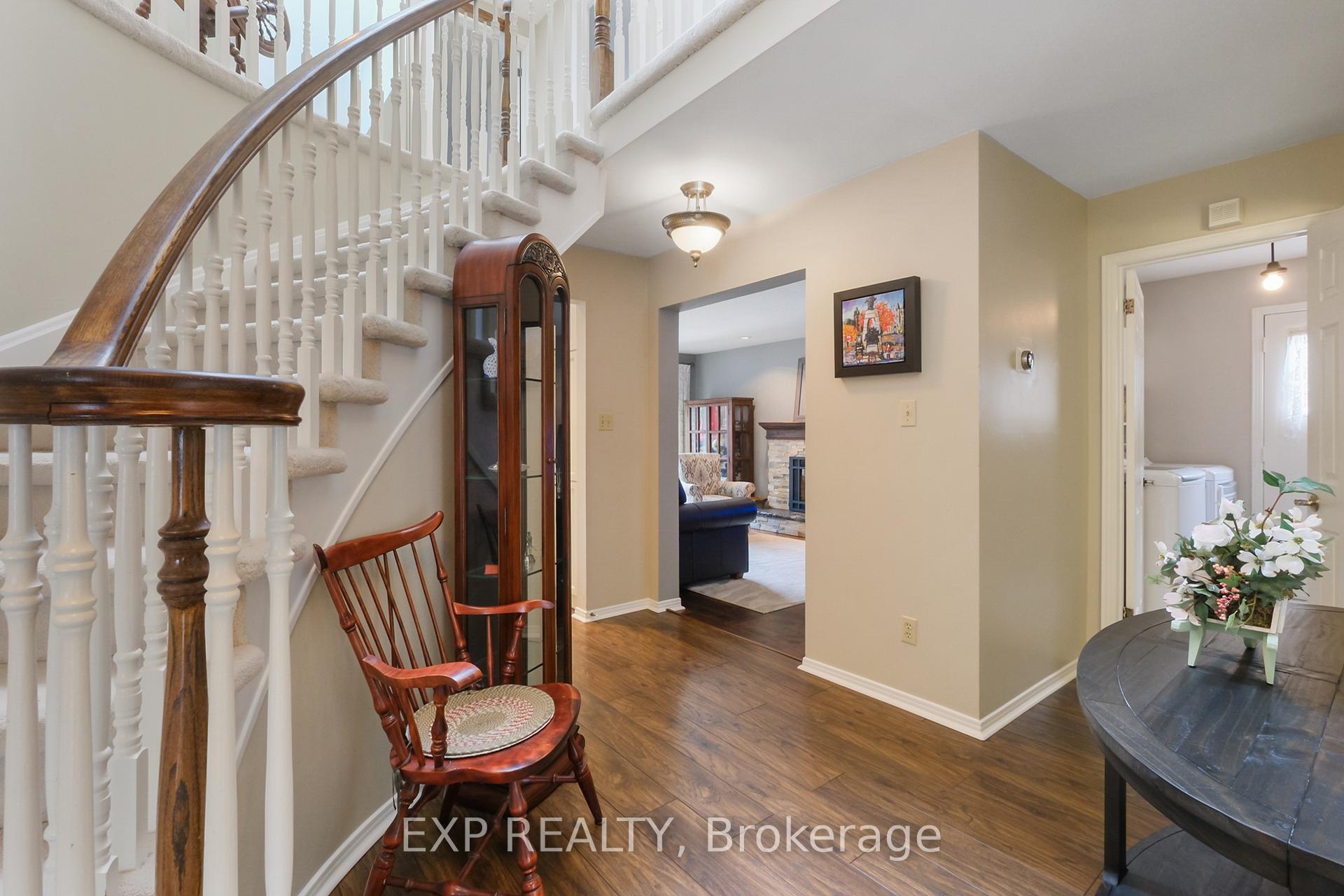 Photo 3 of 6182 Voyageur Drive, Ottawa, Convent Glen — HOMEH