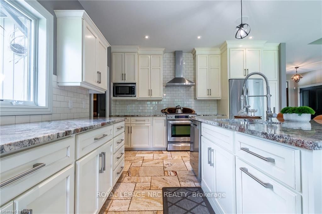 Photo 13 of 1161 Effingham St, Pelham, Fonthill — HOMEH