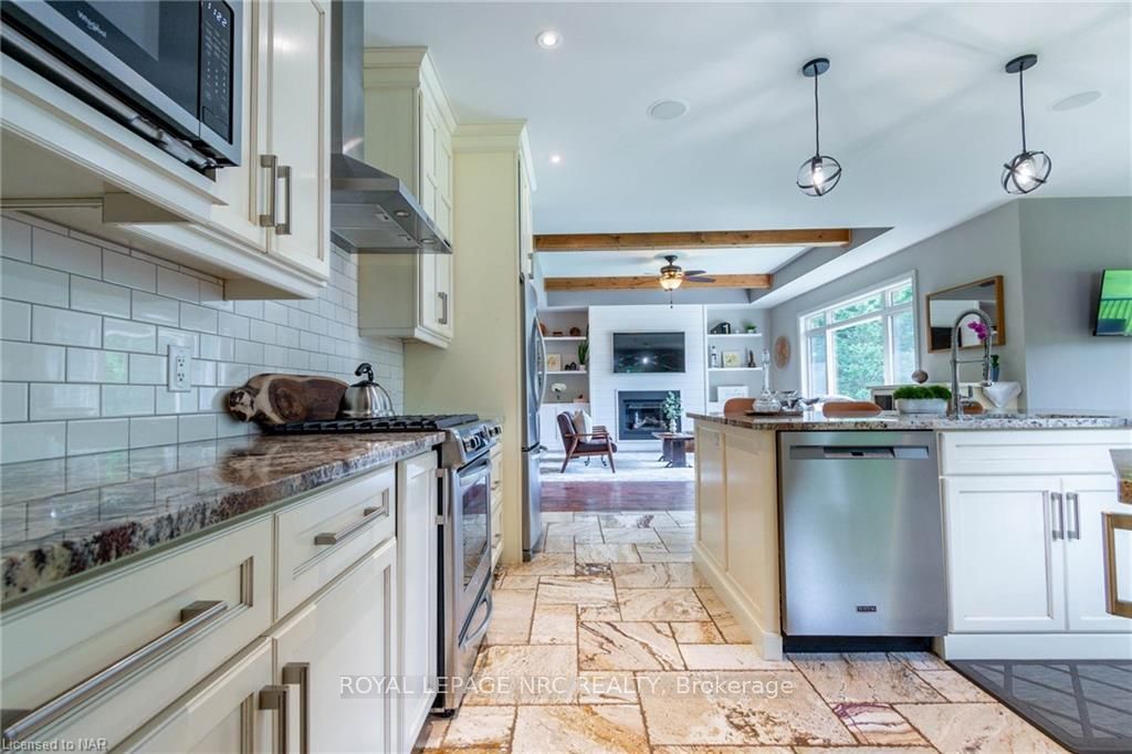 Photo 14 of 1161 Effingham St, Pelham, Fonthill — HOMEH
