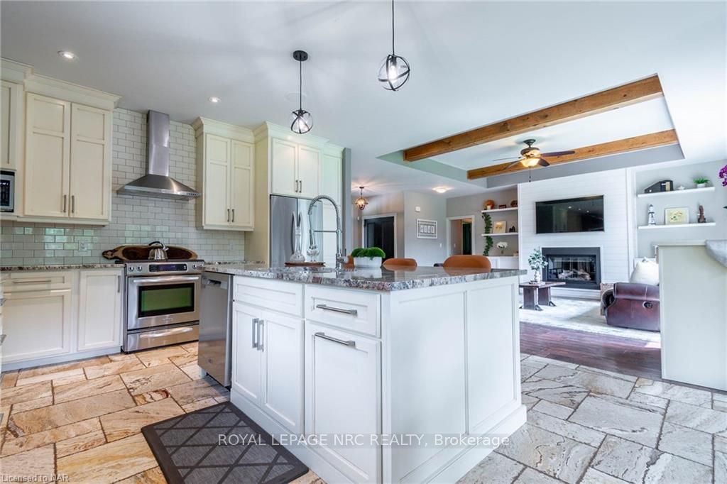 Photo 15 of 1161 Effingham St, Pelham, Fonthill — HOMEH