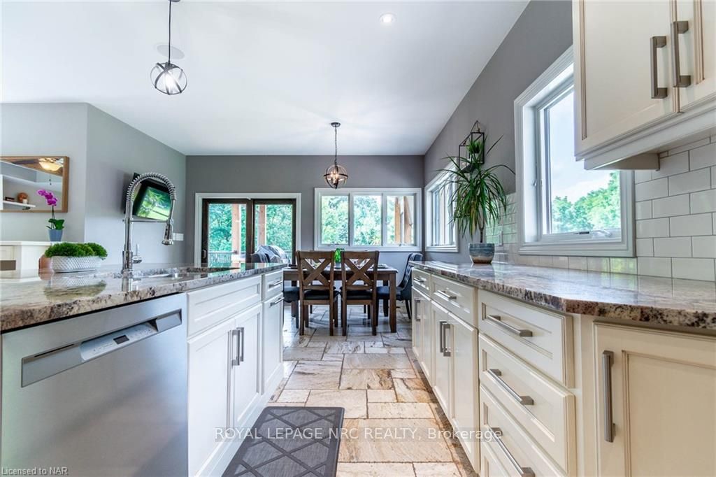 Photo 18 of 1161 Effingham St, Pelham, Fonthill — HOMEH
