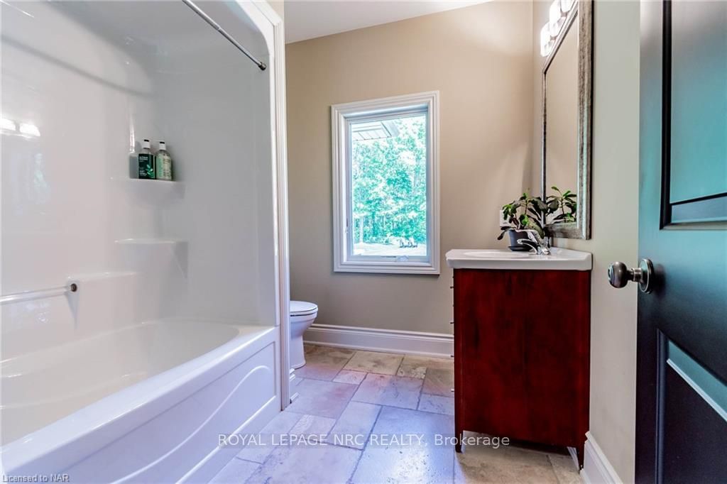 Photo 23 of 1161 Effingham St, Pelham, Fonthill — HOMEH