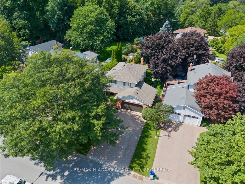 Photo 2 of 3 Townsend Circle, Pelham, Fonthill — HOMEH