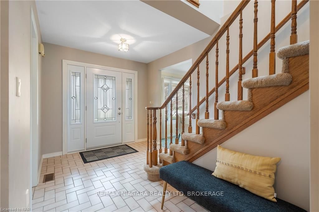 Photo 6 of 3 Townsend Circle, Pelham, Fonthill — HOMEH