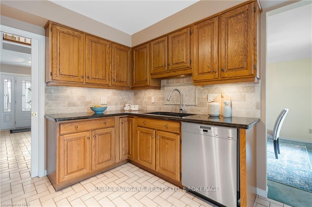 Photo 11 of 3 Townsend Circle, Pelham, Fonthill — HOMEH
