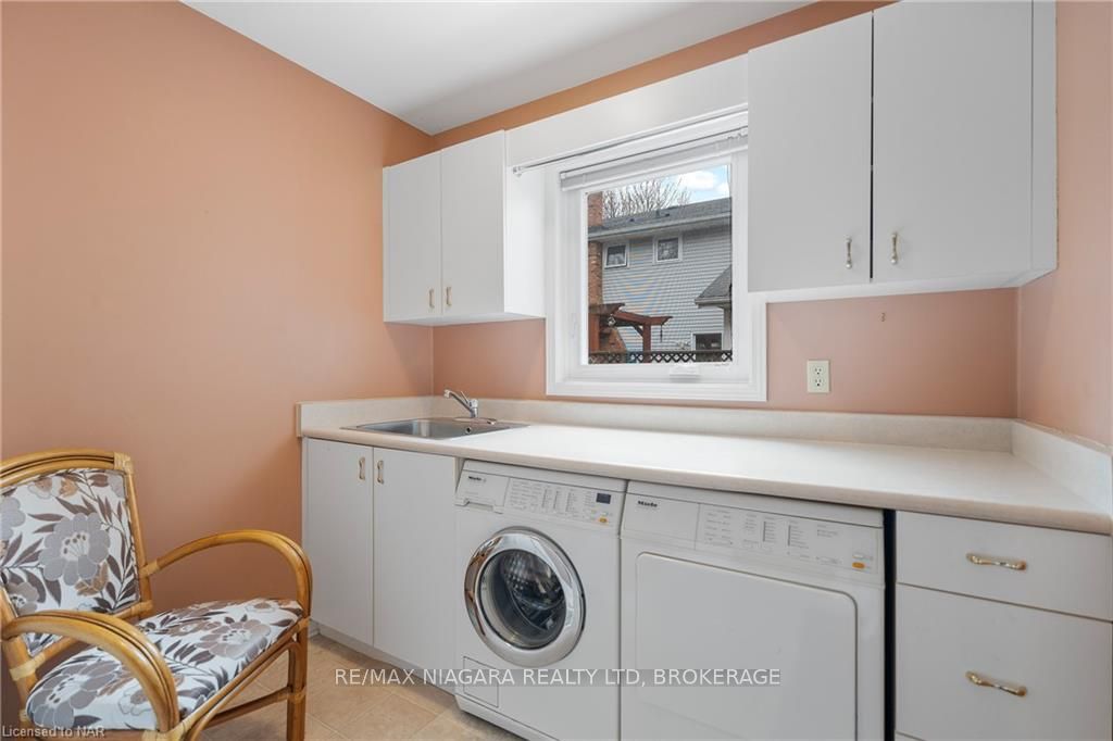 Photo 16 of 3 Townsend Circle, Pelham, Fonthill — HOMEH