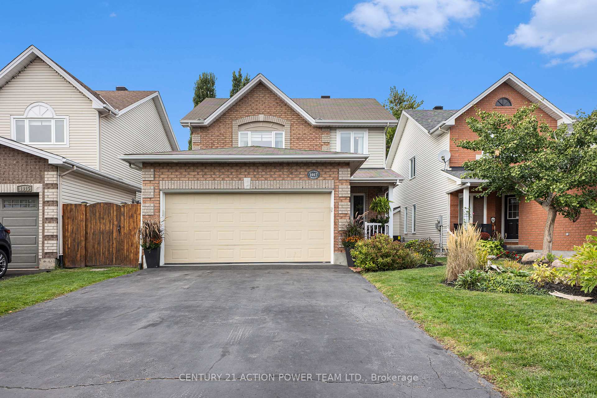 Photo 2 of 1017 Sheenboro Crescent, Ottawa, Fallingbrook/Pineridge — HOMEH