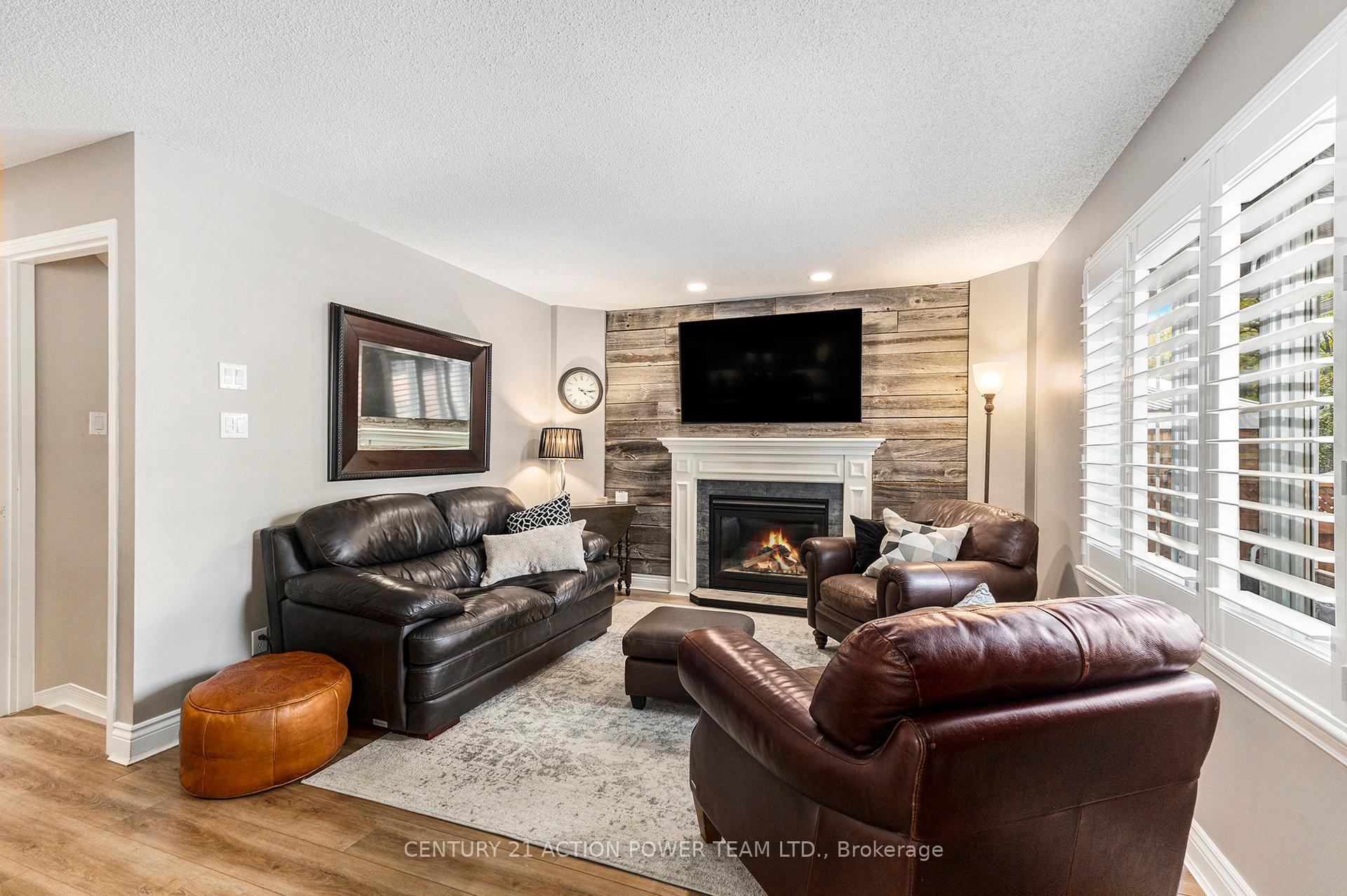 Photo 4 of 1017 Sheenboro Crescent, Ottawa, Fallingbrook/Pineridge — HOMEH