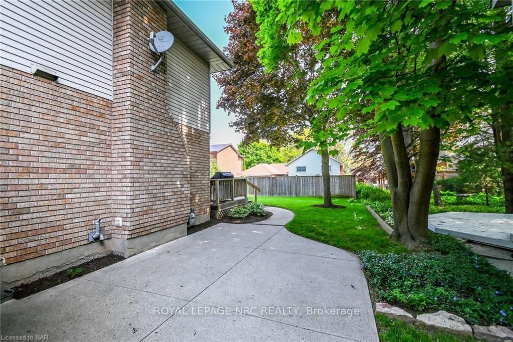 Photo 2 of 7 Nursery Lane, Pelham, Fonthill — HOMEH