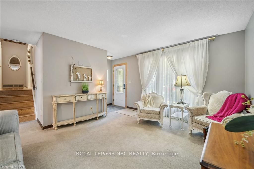 Photo 13 of 4 Fallingbrook Drive, Pelham, Fonthill — HOMEH