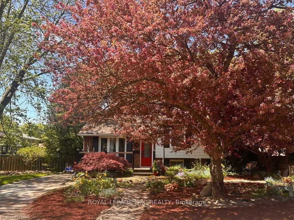 Photo 5 of 4 Fallingbrook Drive, Pelham, Fonthill — HOMEH
