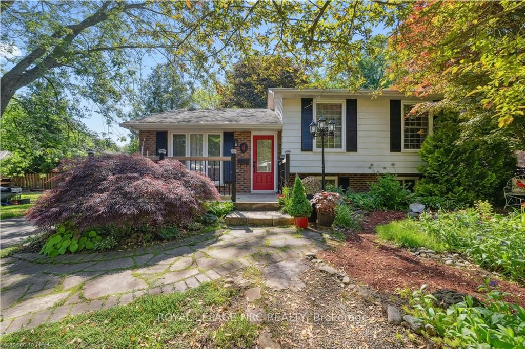 Photo 2 of 4 Fallingbrook Drive, Pelham, Fonthill — HOMEH