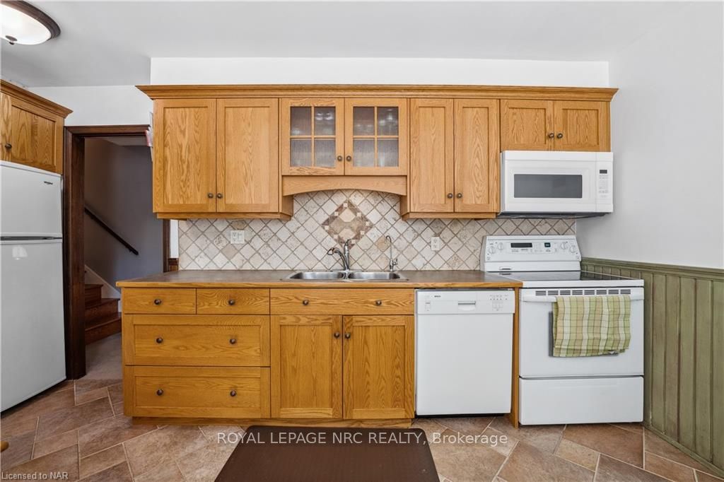 Photo 18 of 4 Fallingbrook Drive, Pelham, Fonthill — HOMEH
