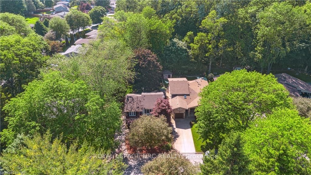 Photo 7 of 4 Fallingbrook Drive, Pelham, Fonthill — HOMEH
