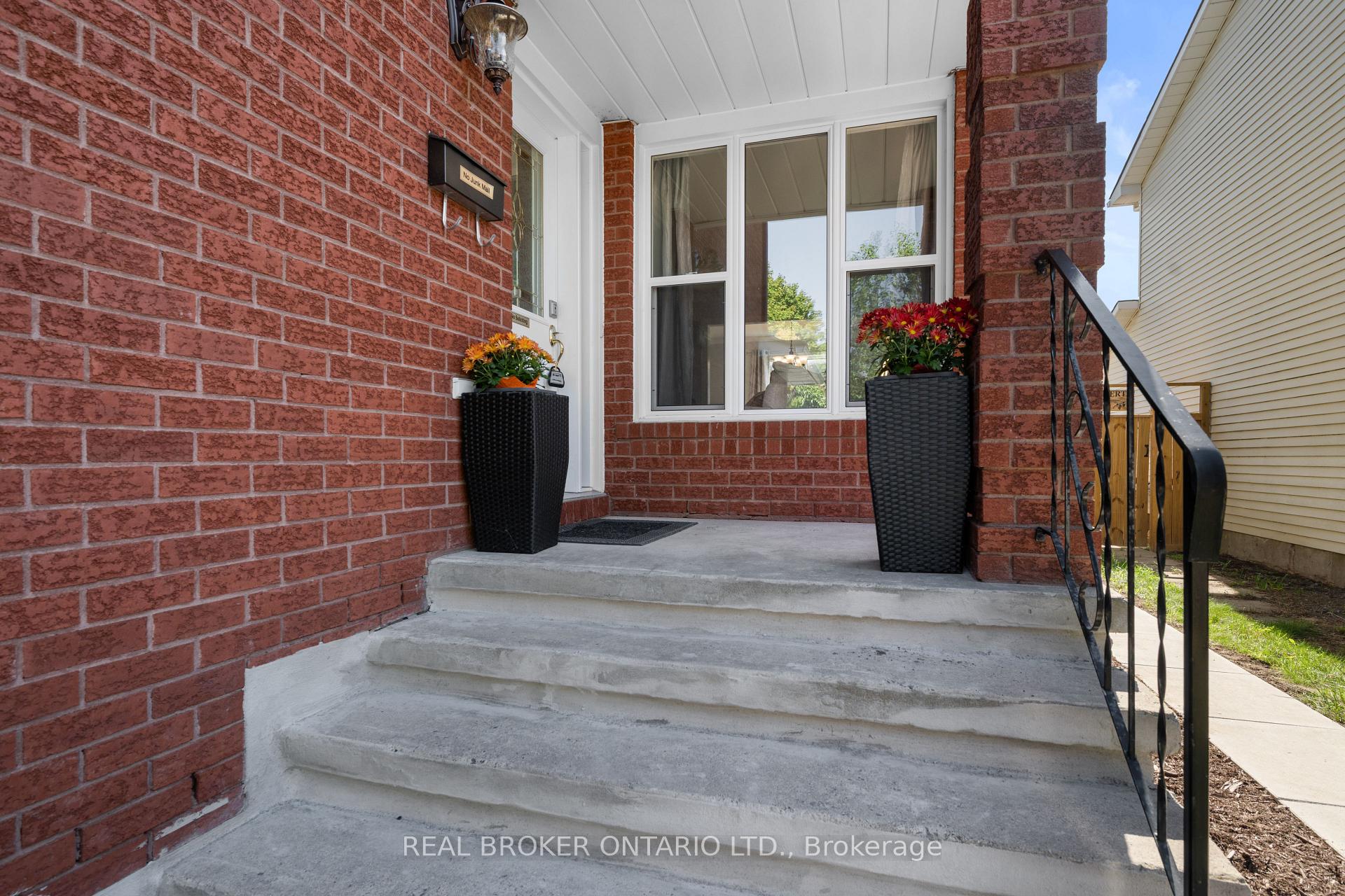 Photo 4 of 618 Tourelle Drive, Ottawa, Fallingbrook/Gardenway South — HOMEH
