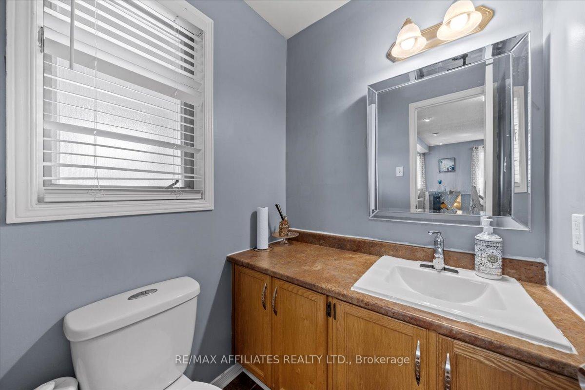 Photo 6 of 300 Sylvie Terrace, Ottawa, Bilberry Creek/Queenswood Heights — HOMEH
