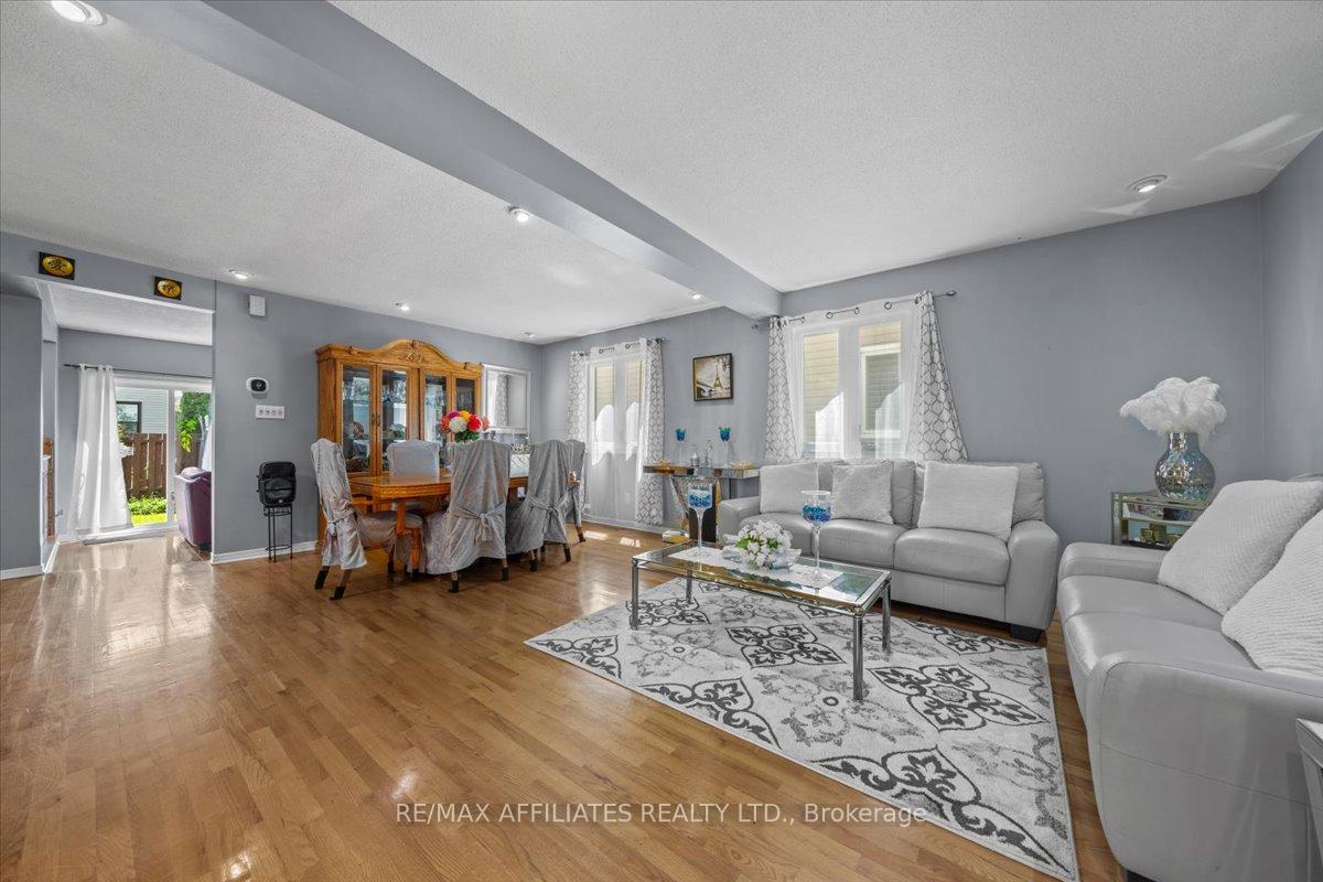 Photo 10 of 300 Sylvie Terrace, Ottawa, Bilberry Creek/Queenswood Heights — HOMEH