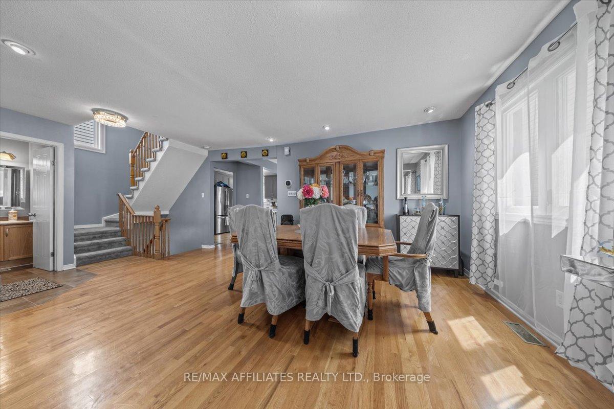 Photo 11 of 300 Sylvie Terrace, Ottawa, Bilberry Creek/Queenswood Heights — HOMEH