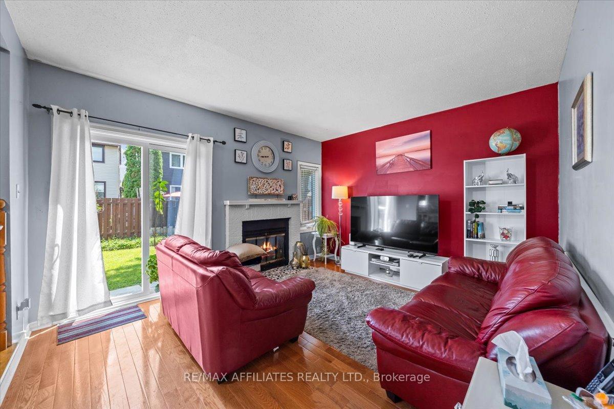Photo 14 of 300 Sylvie Terrace, Ottawa, Bilberry Creek/Queenswood Heights — HOMEH